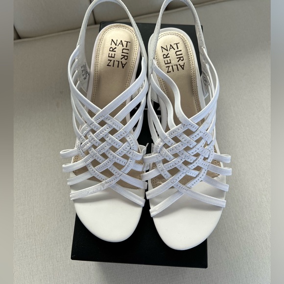Women’s Naturalizer White Sandals , US sz 8 brand new - Picture 2 of 9